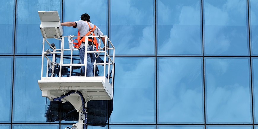Lavage de vitres en hauteur – équipement et sécurité